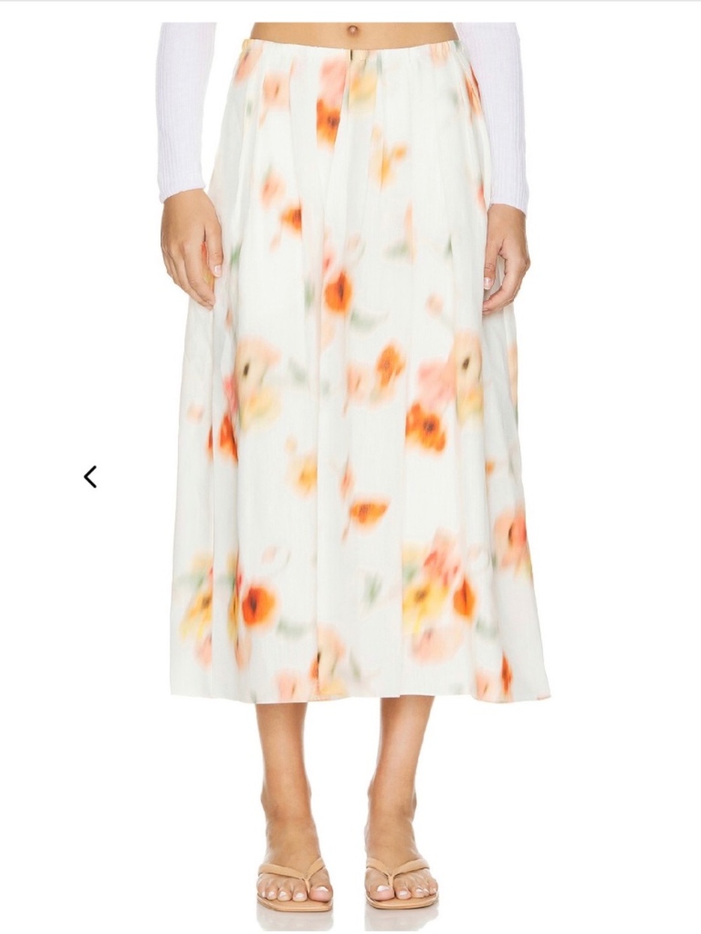 Poppy Blur Gathered Easy Skirt in White, size Small. Style number V027630936.